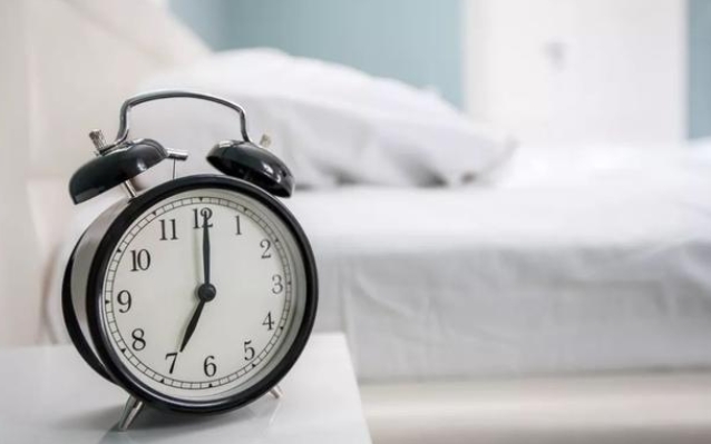 必須睡滿八小時？10點還是11點入睡最健康呢